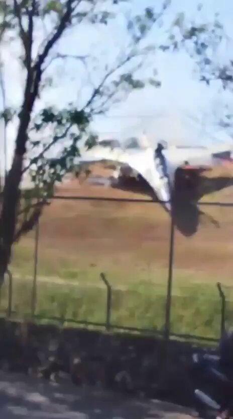 Sultan Hasanuddin Havalimanı’nda Su-30 Pistten Çıktı Sukhoi Su-30