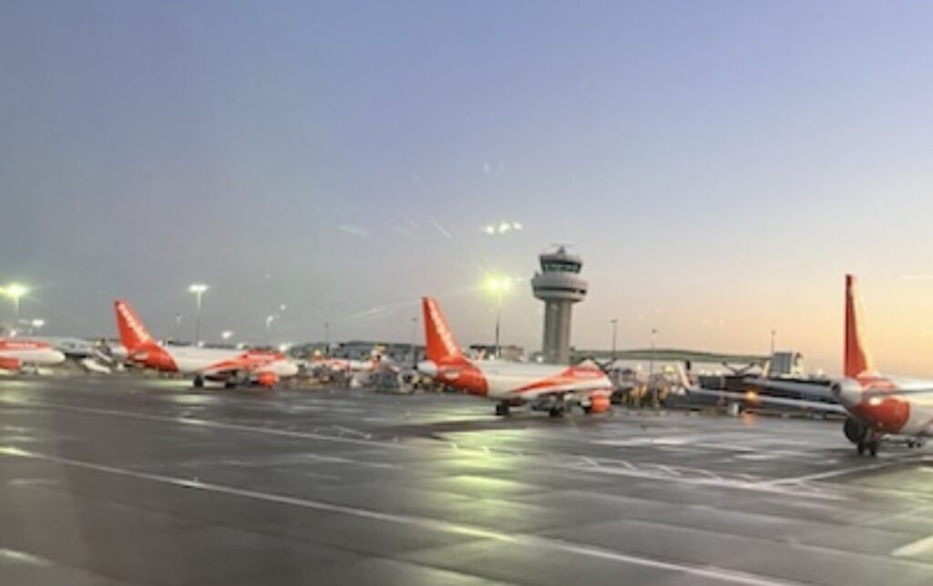 EasyJet France’da Kabin Ekiplerinden Grev Bildirimi EasyJet France’da Kabin Ekiplerinden Grev Bildirimi