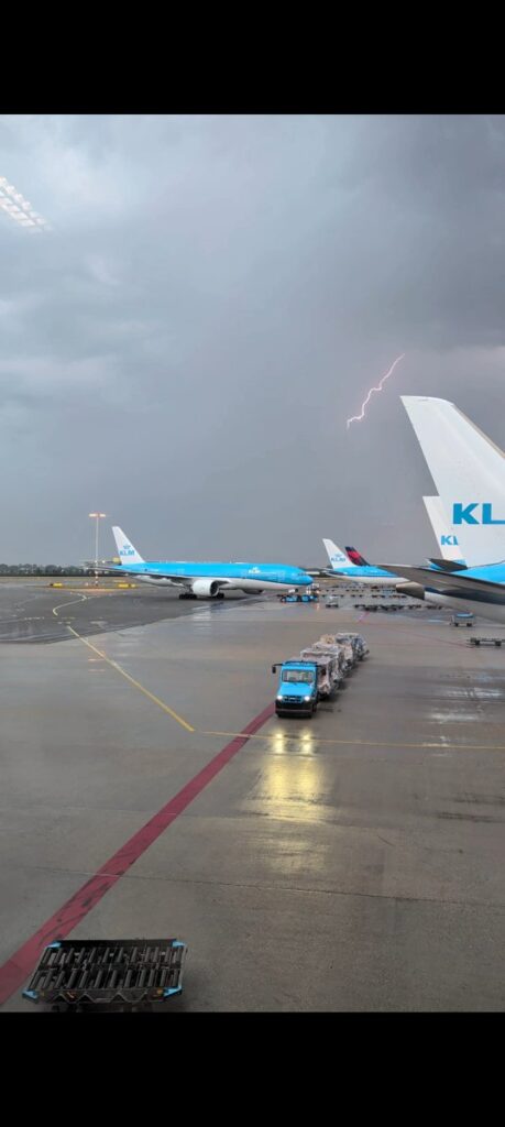 Yıldırım Amsterdam’da KLM Uçağıyla Aynı Karede KLM