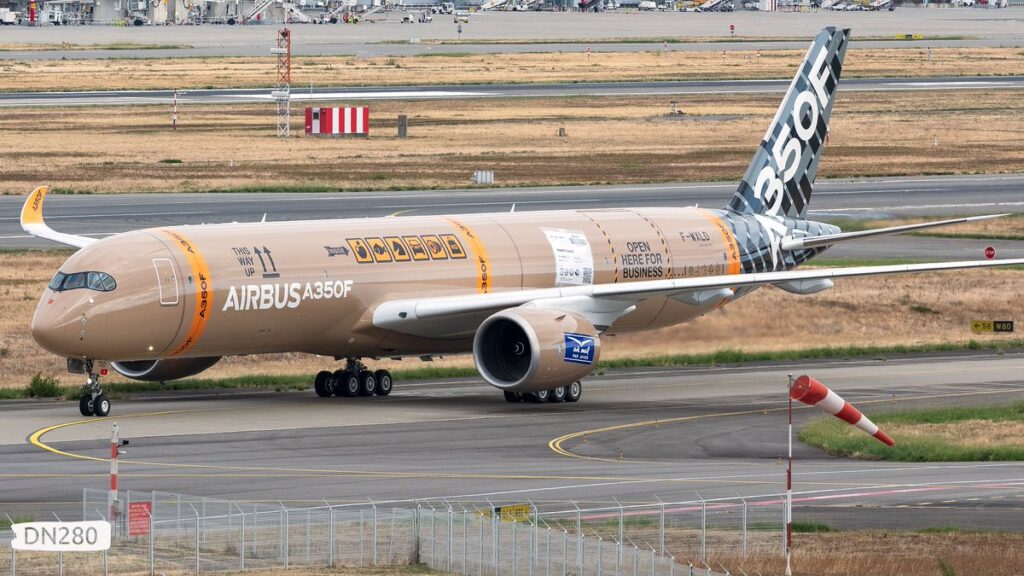 Airbus A350F İlk Uçuş Öncesi Hızlı Taksi Testinde Airbus A350F