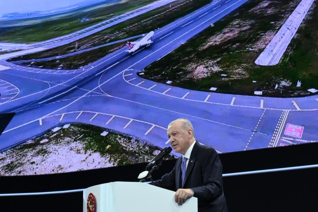 İstanbul Havalimanı’nın Yeni Pisti Hizmete Açıldı İstanbul Havalimanı
