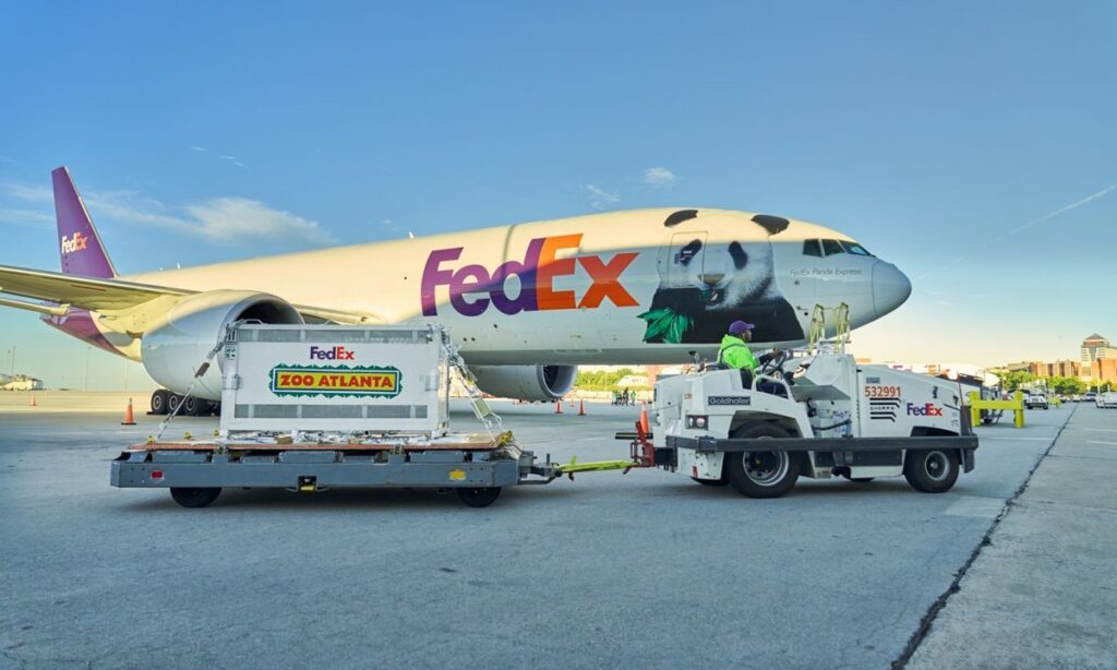 FedEx Panda Express İki Dev Pandayı Chengdu’dan Atlanta’ya Taşıdı FedEx Panda Express