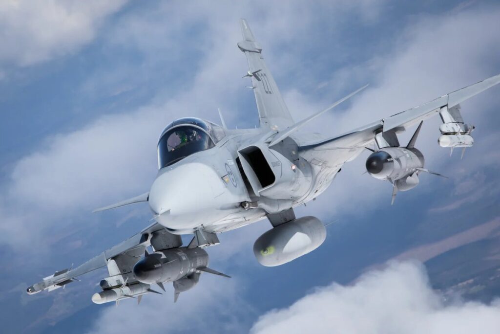 Embraer Üretimi İlk Gripen E İlk Uçuşunu Tamamladı Embraer