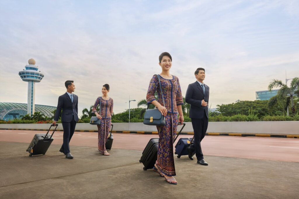 Singapore Airlines Kadın Kabin Ekibinin Ayakkabılarını Yeniliyor Singapore Airlines