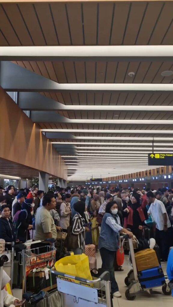 Volkanik Kül Endonezya’daki Uçuş Trafiğini Durdurdu Jakarta Havalimanı