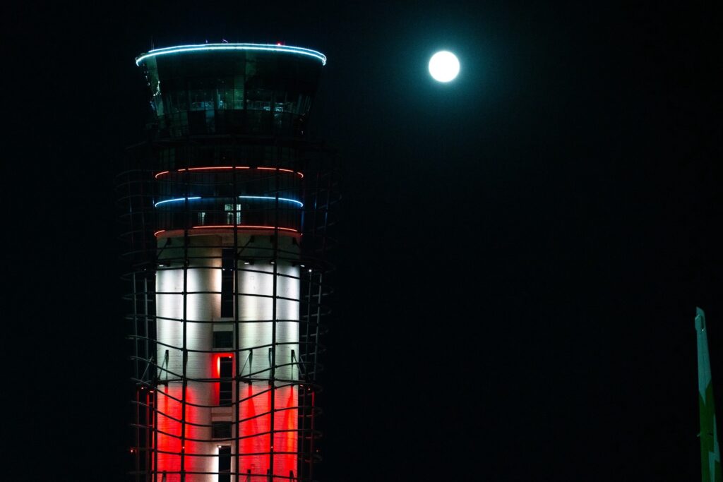 Sabiha Gökçen Havalimanı’ndan 15 Temmuz’a Anlamlı Işıklandırma