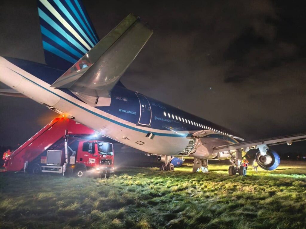 Azerbaycan Havayolları A320 Uçağı İnişte Pistten Çıktı