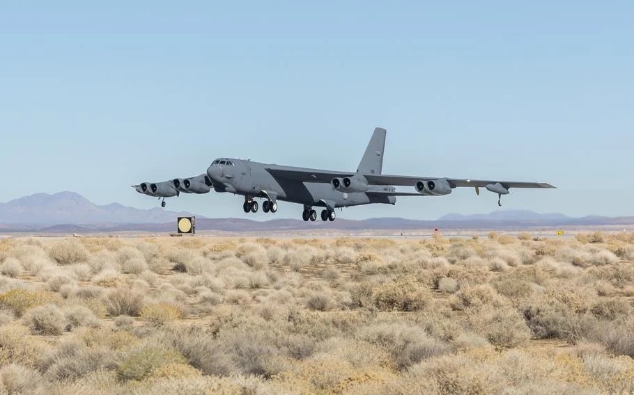 ABD’de B-52 Düştü: Edwards Hava Üssü’nde 8 Kişi Hayatını Kaybetti