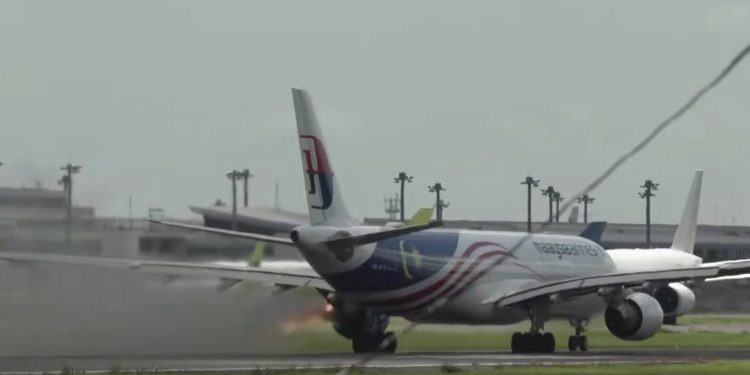 Malaysia Airlines A330 Tokyo’da Kalkıştan Vazgeçti
