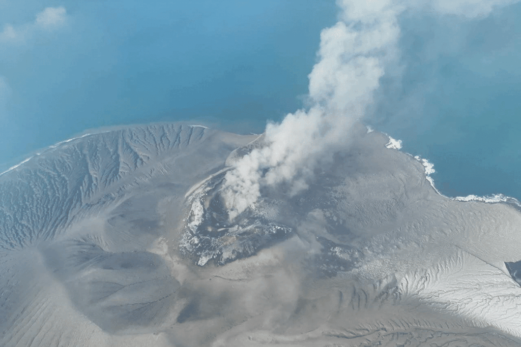 Anak Krakatau Hareketliliği Endonezya’da Uçuşları Durdurdu