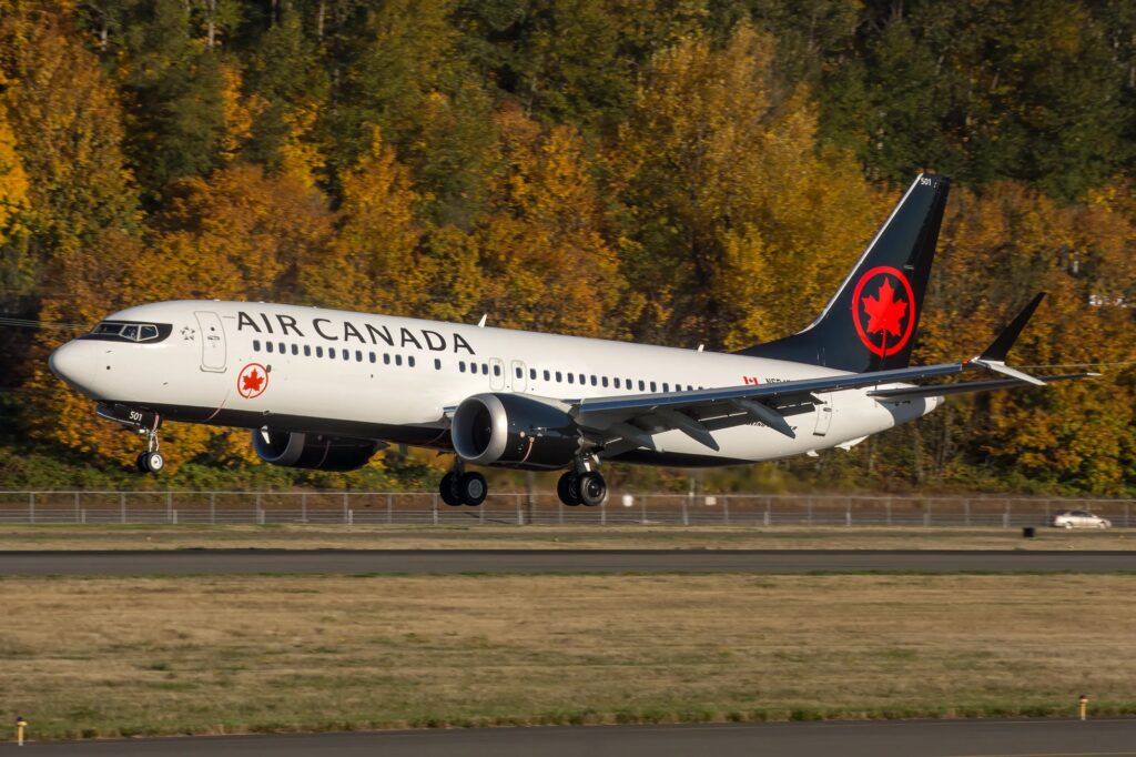 Air Canada Uçağı Montréal’de Taksi Yolundan Çıktı