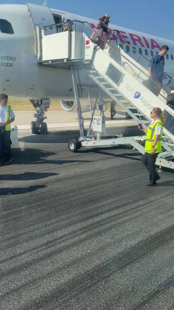 Iberia A320 Split’te Burun İniş Takımı Arızasıyla Pistte Kaldı Iberia A320 Split’te Burun İniş Takımı Arızasıyla Pistte Kaldı