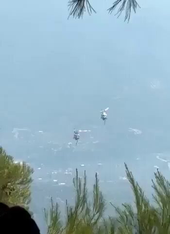 Atina Batısında Yangın Söndürme Helikopterleri Çarpıştı Atina Batısında Yangın Söndürme Helikopterleri Çarpıştı